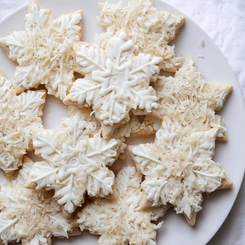 This stunning Snowflake Dessert Board features snowflake cookies, chocolates, and colorful, fresh fruits.